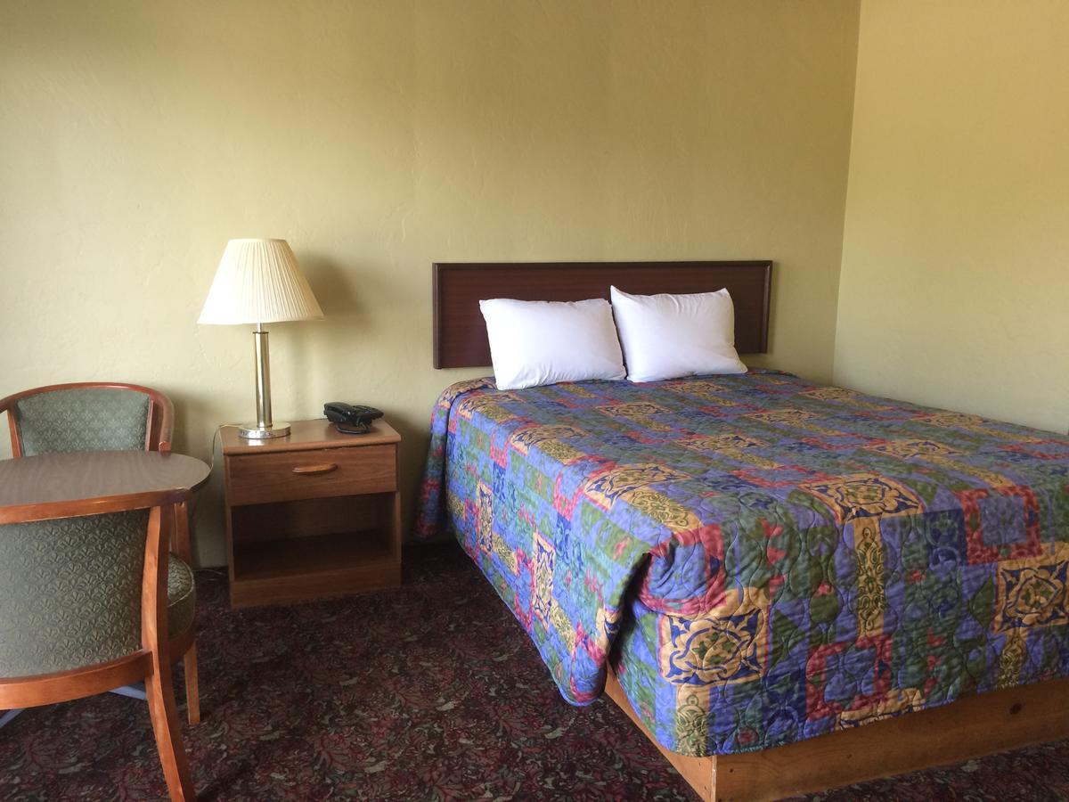 Quick Stop Motel Round Prairie 외부 사진
