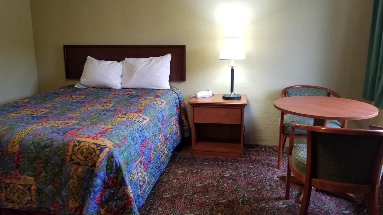 Quick Stop Motel Round Prairie 외부 사진